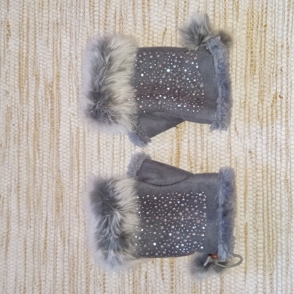 Accessories - Gloves with vegan fur trim cutout bling gloves